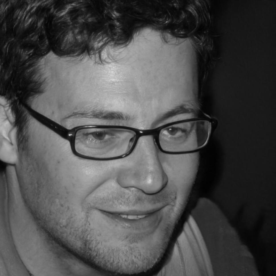 Portrait de Maxence Dubois, conseiller financier senior